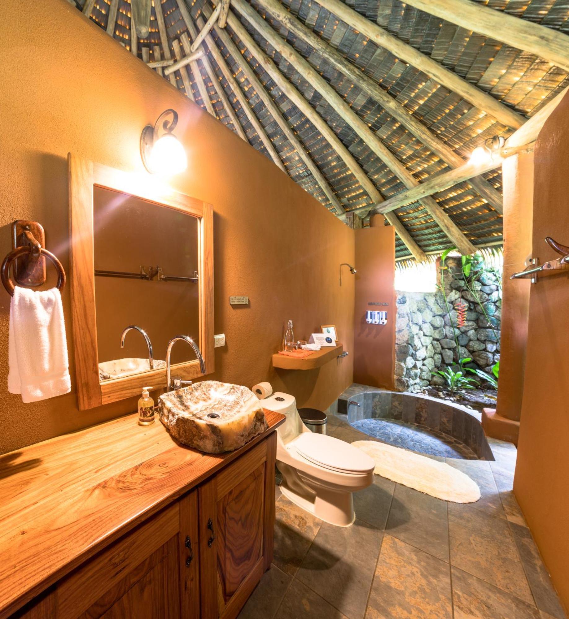 Luna Lodge Carate Exterior foto